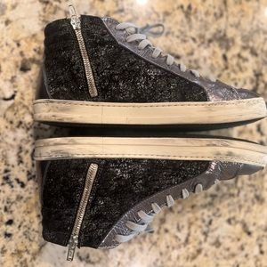 P448 Silver Skate Shoes